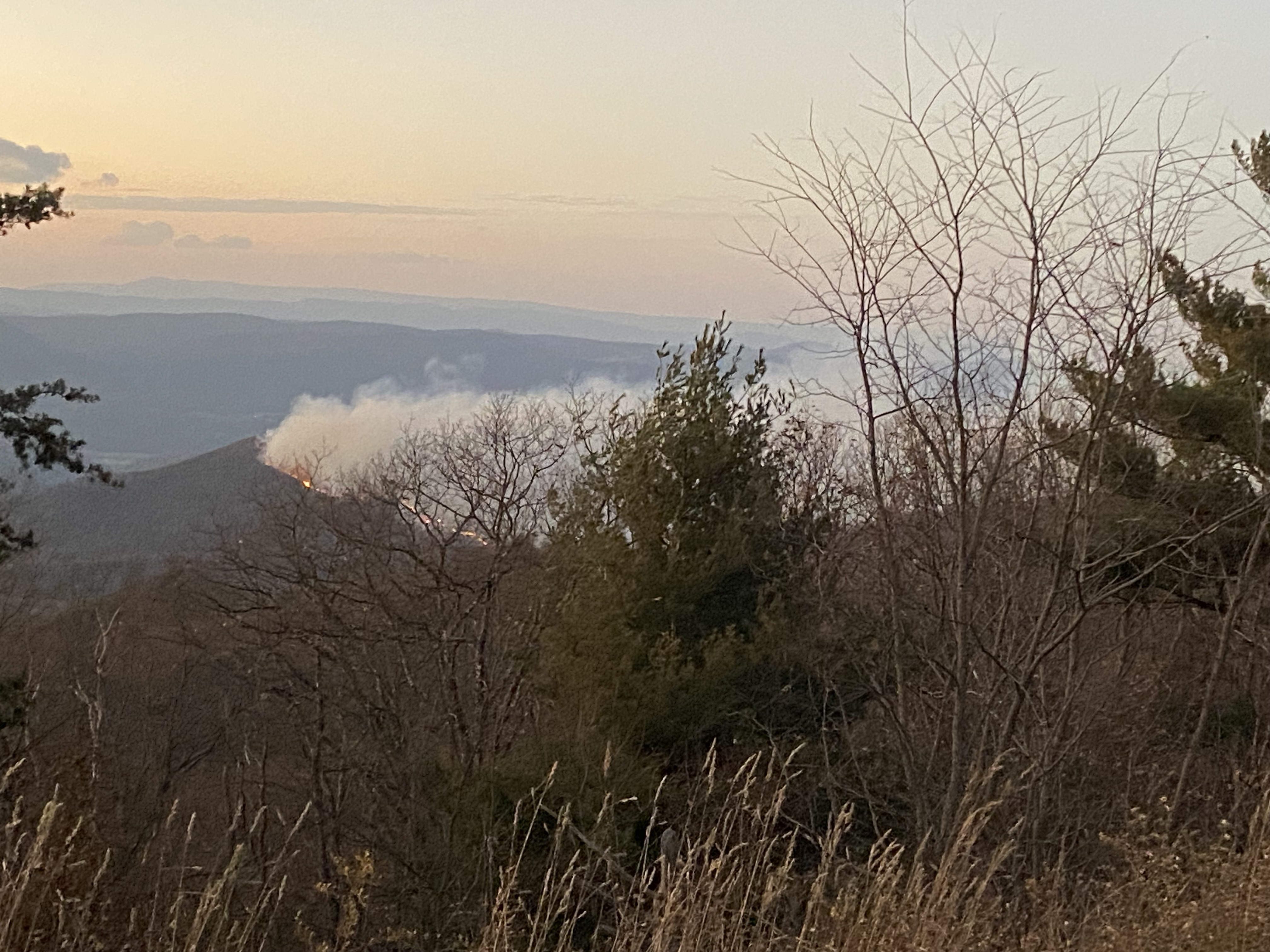 

						Heavener Ridge Fire Early Morning - GWJNF J.Herring
			