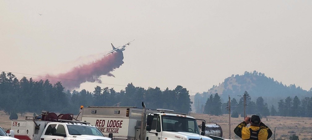 

						Very Large Air Tanker Dropping Retardant on Short Draw Fire
			