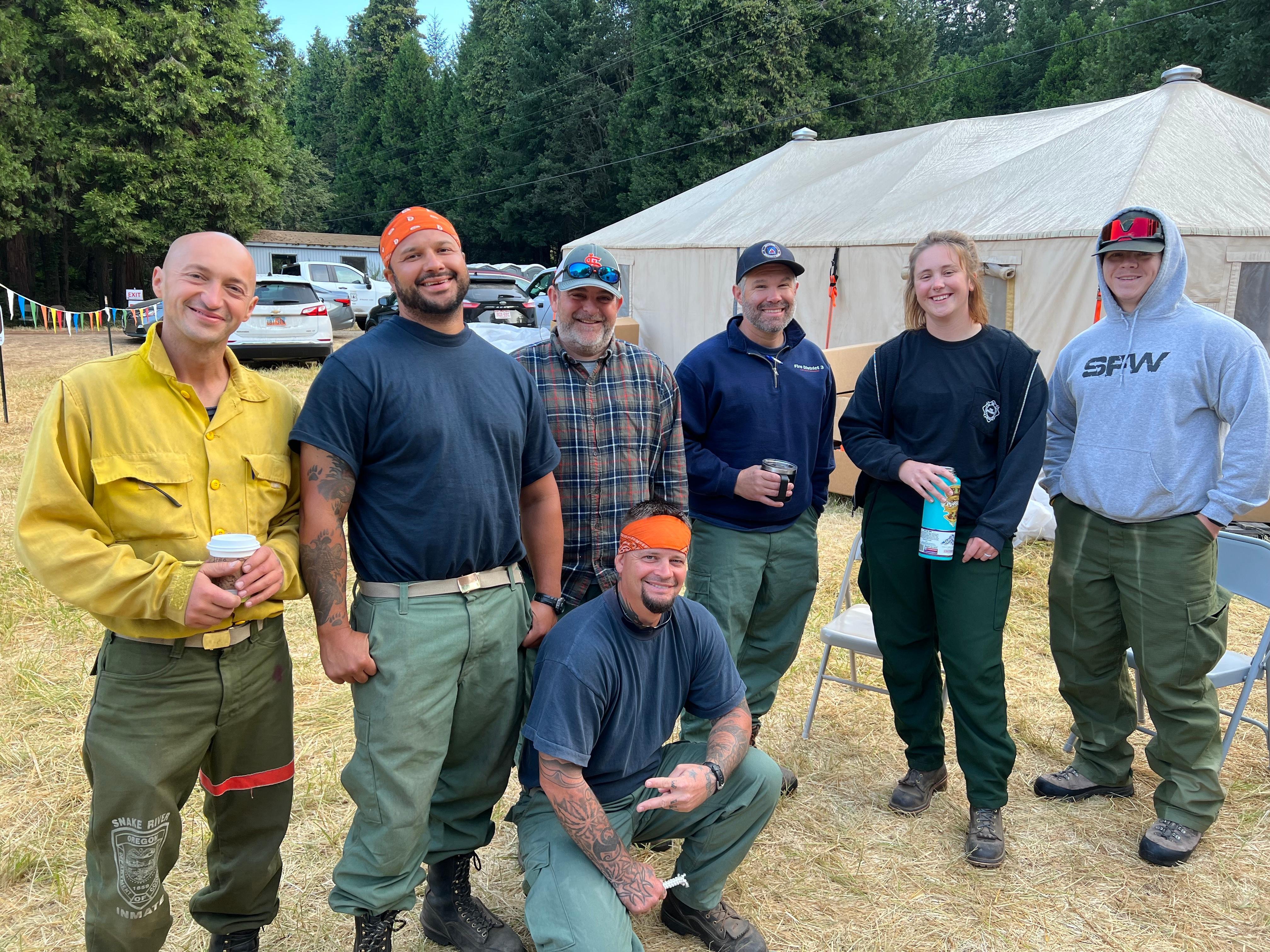 Members of the supply unit on the Cedar Creek Fire pose for a group picture.
