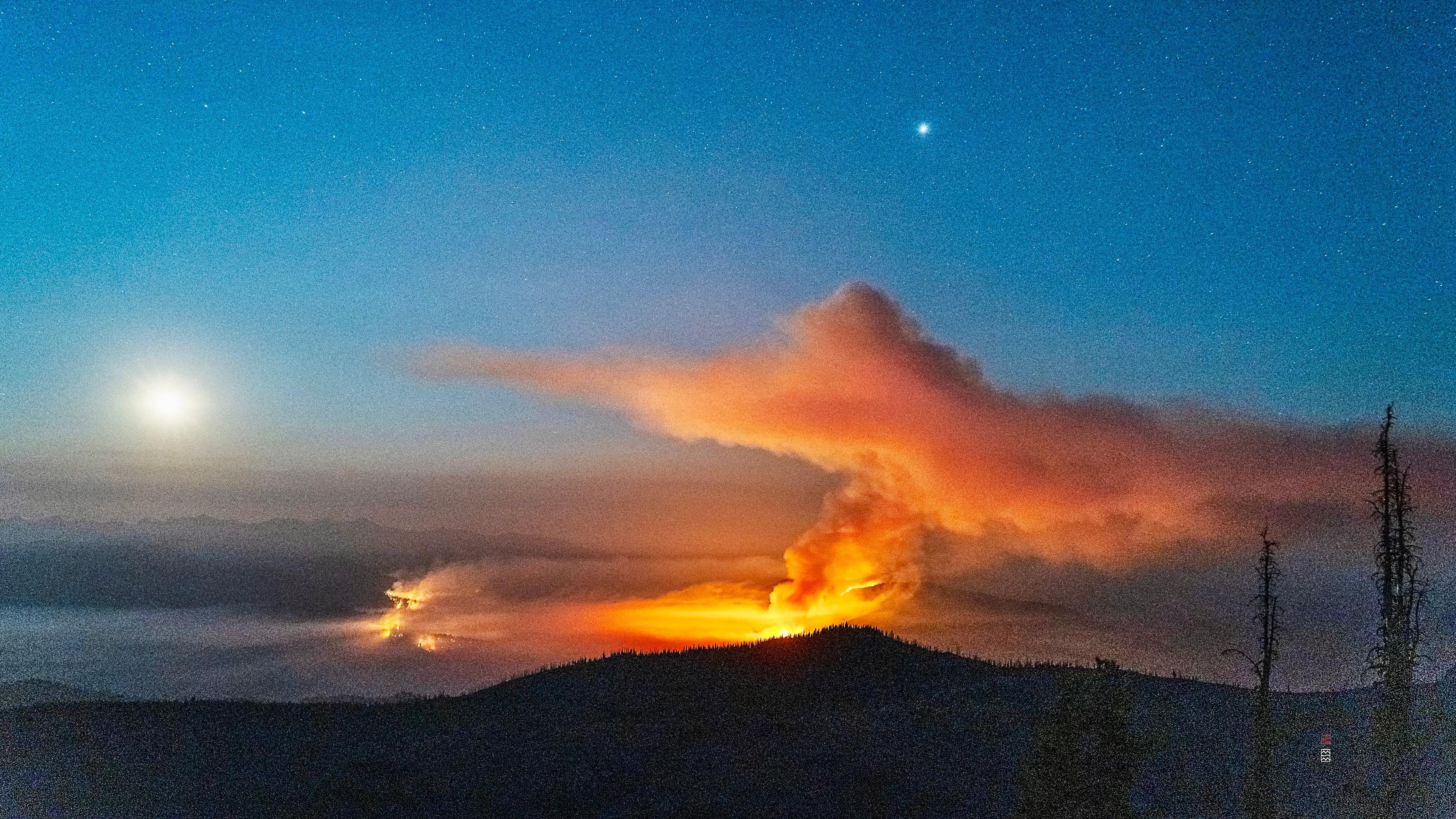 Indian Ridge Fire at night