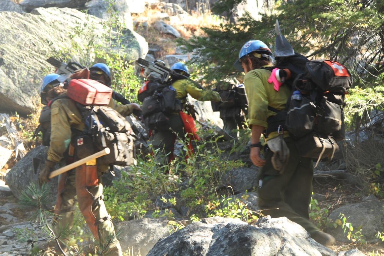August 26 fire crews hike to the Four Corners Fire.