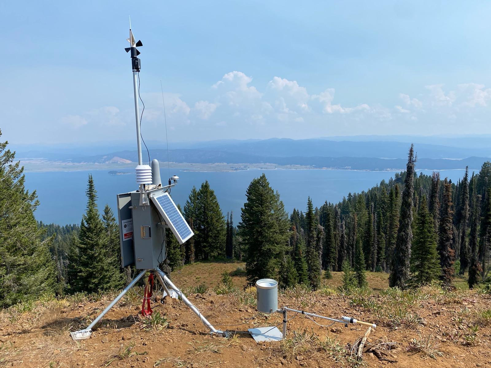 portable weather station that provides real time data