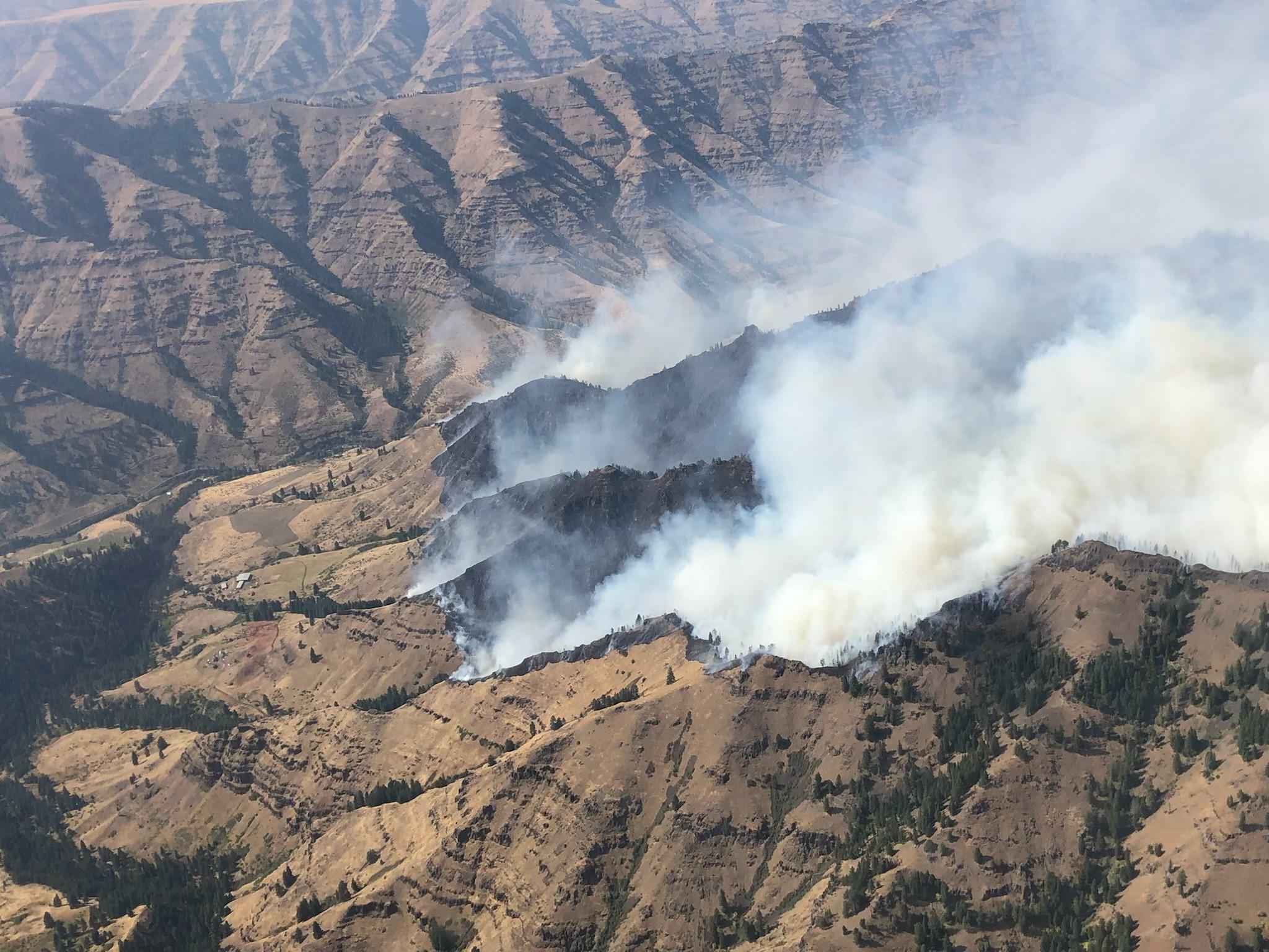 Double Creek Fire backing to Freezeout Rd -090322