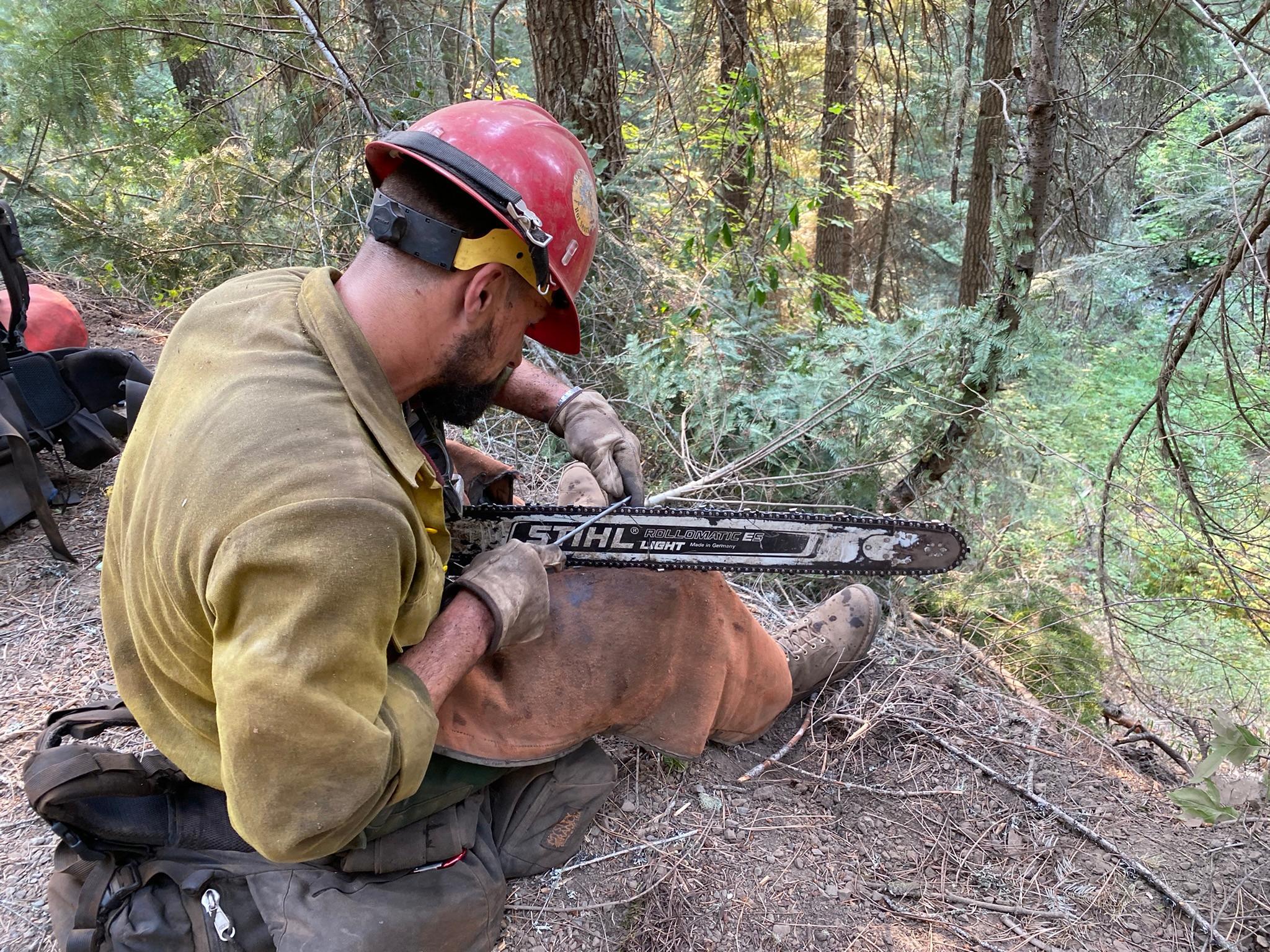 Freezeout Road Prep, Division Q on Double Creek Fire. Photo by Pacific Northwest 2 IMT
