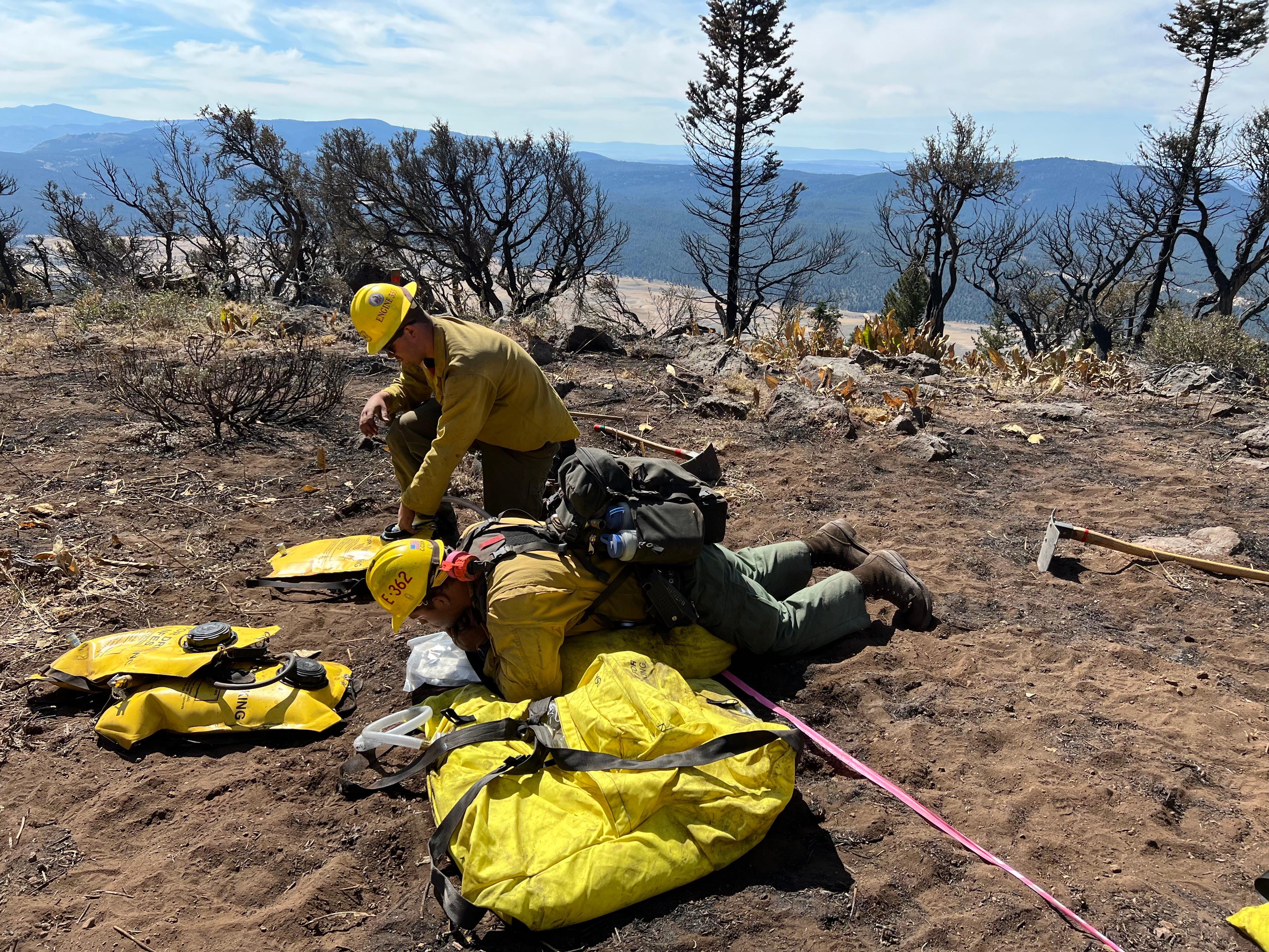 Engine Crew filling bladder bags on the Barnes Fire