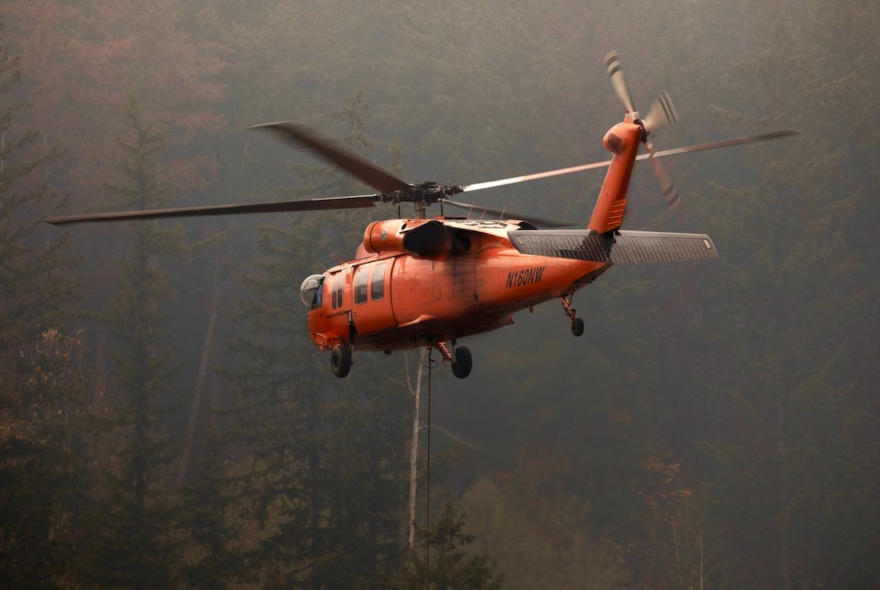 Helicopter work over Bolt Creek Fire
