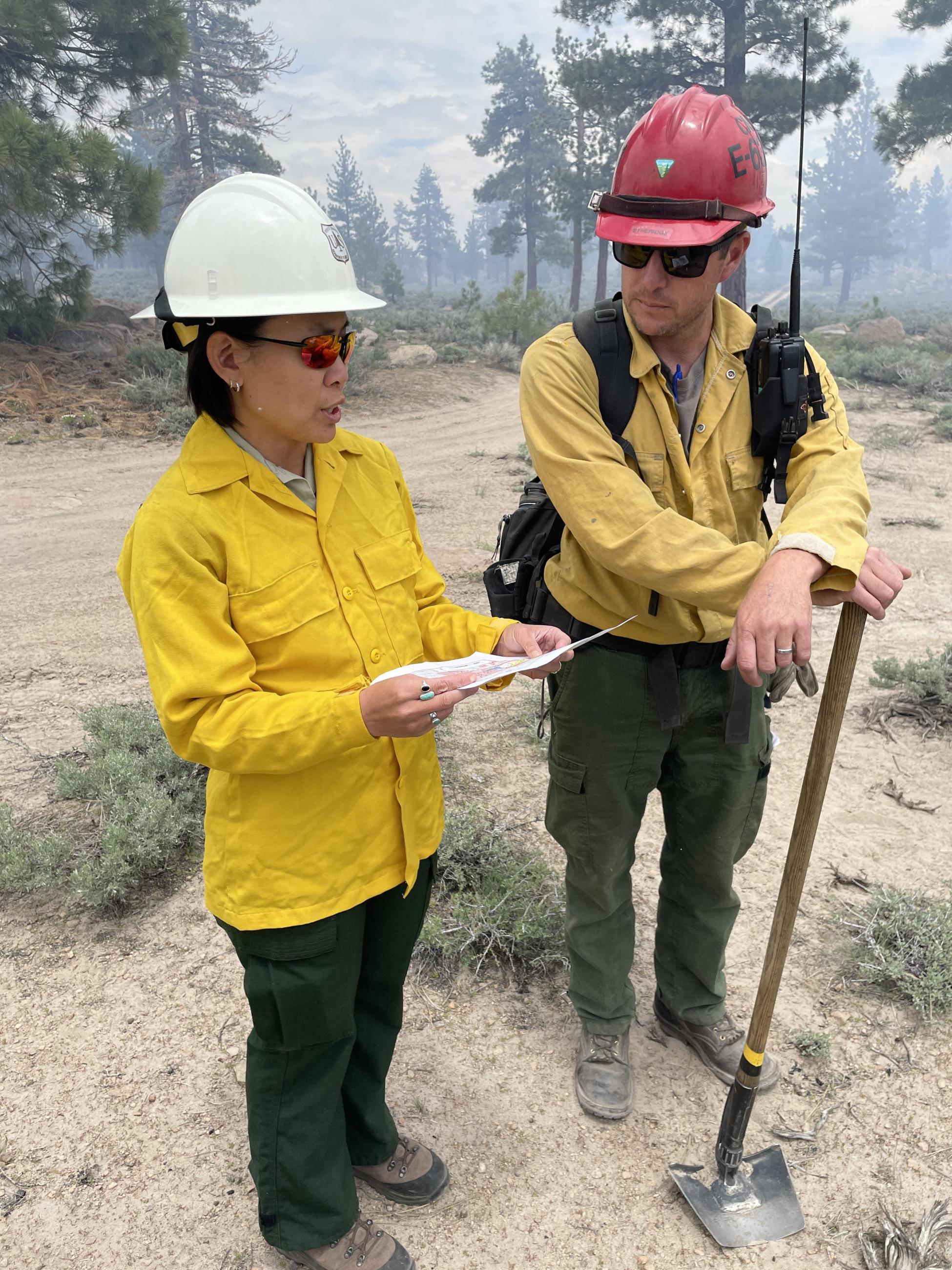 Image showing Inyo Forest Supervisor Lesley Yen & Burn Boss trainee briefing on prescription burn plan