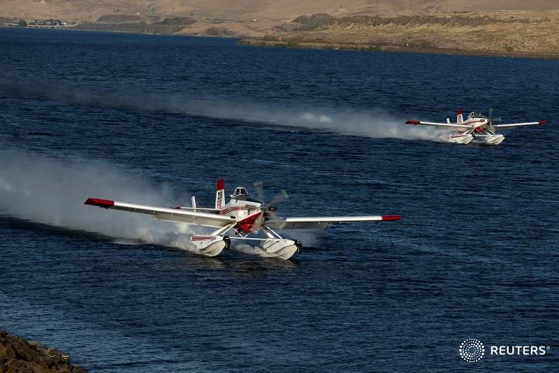 2 SEAT Planes scooping Columbia River