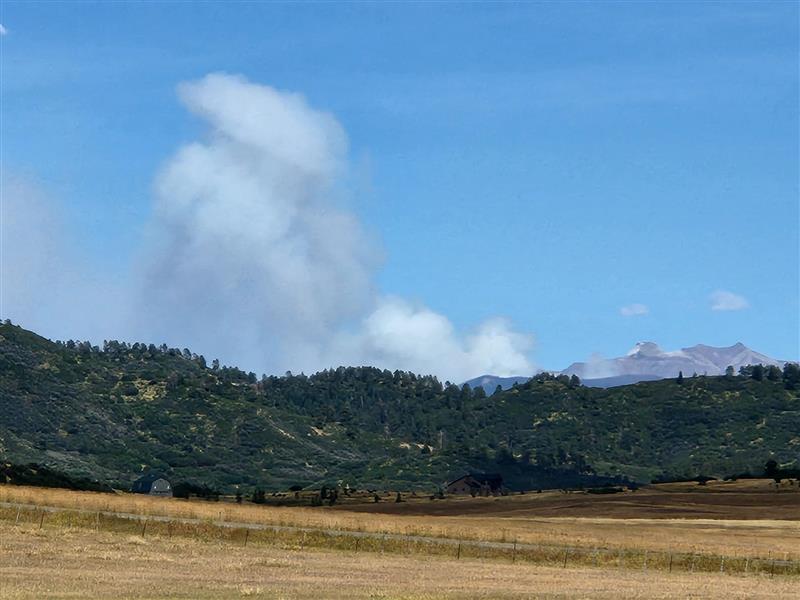 smoke rises from Quartz ridge fire on Aug 20