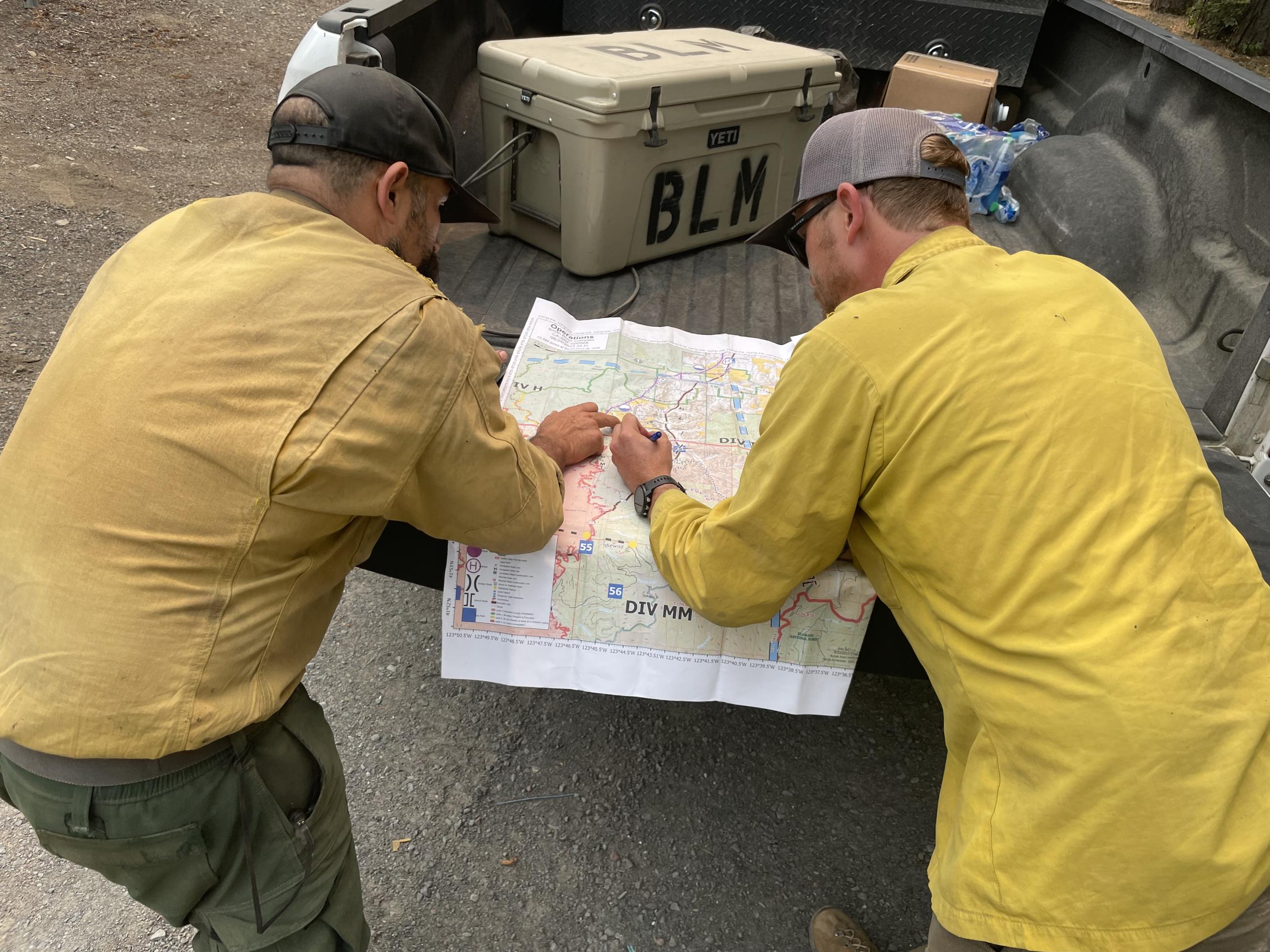 Tailgate discussion on Kelly Fire, August 25