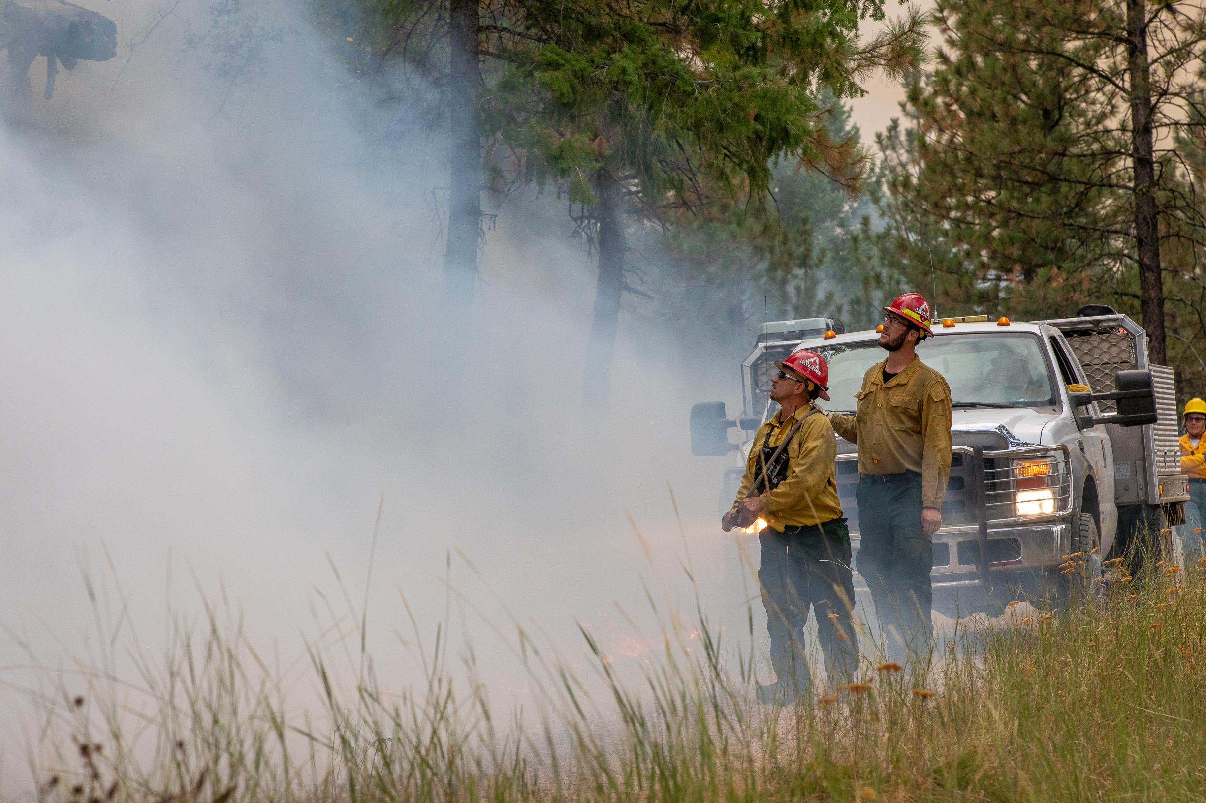 Engine crews controlling the line. Peck Mountain - Weasel RX