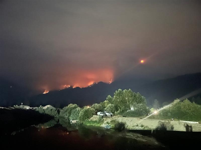 fire on mountainside at Pearch Fire 9/01/23