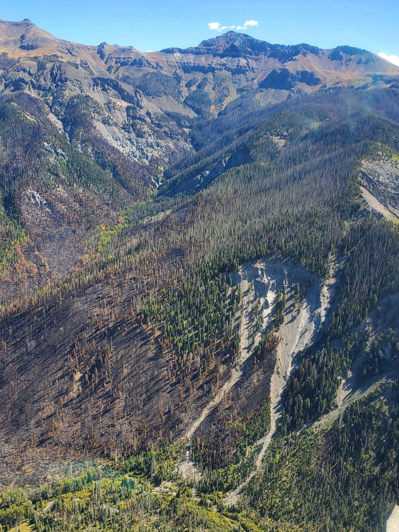 Picture shows aerial view of Quartz Ridge Fire