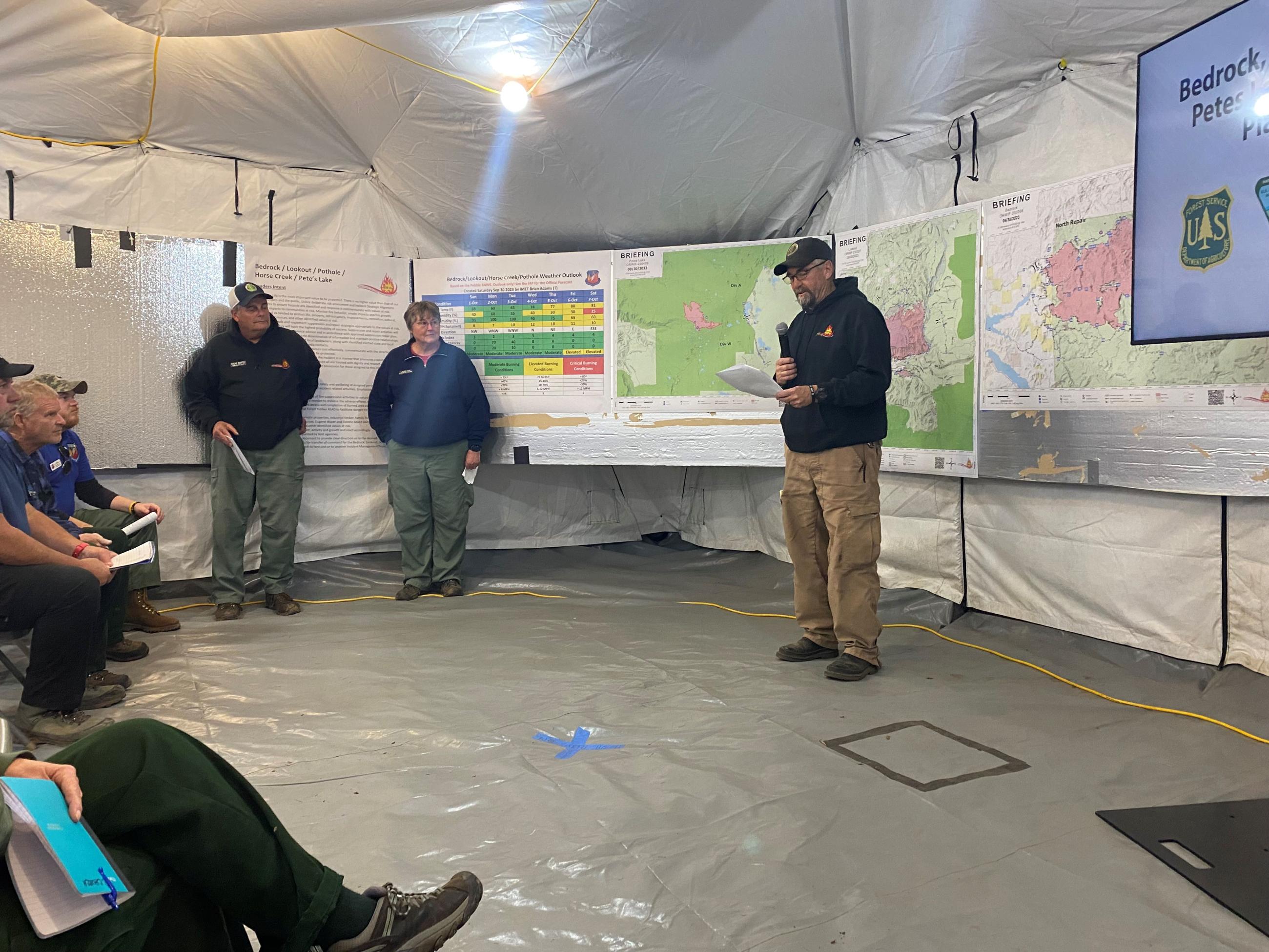 Lookout Fire Morning Briefing Meeting - October 1, 2023