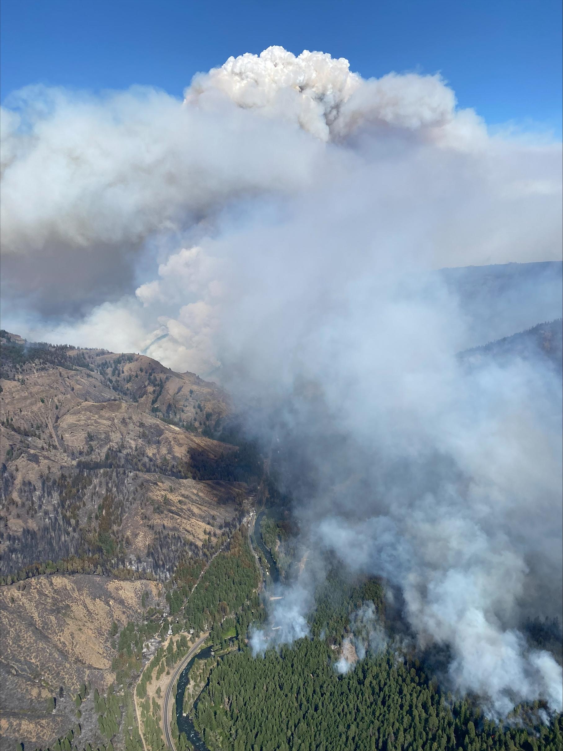 Head of Retreat Fire at Rimrock Lake looking east