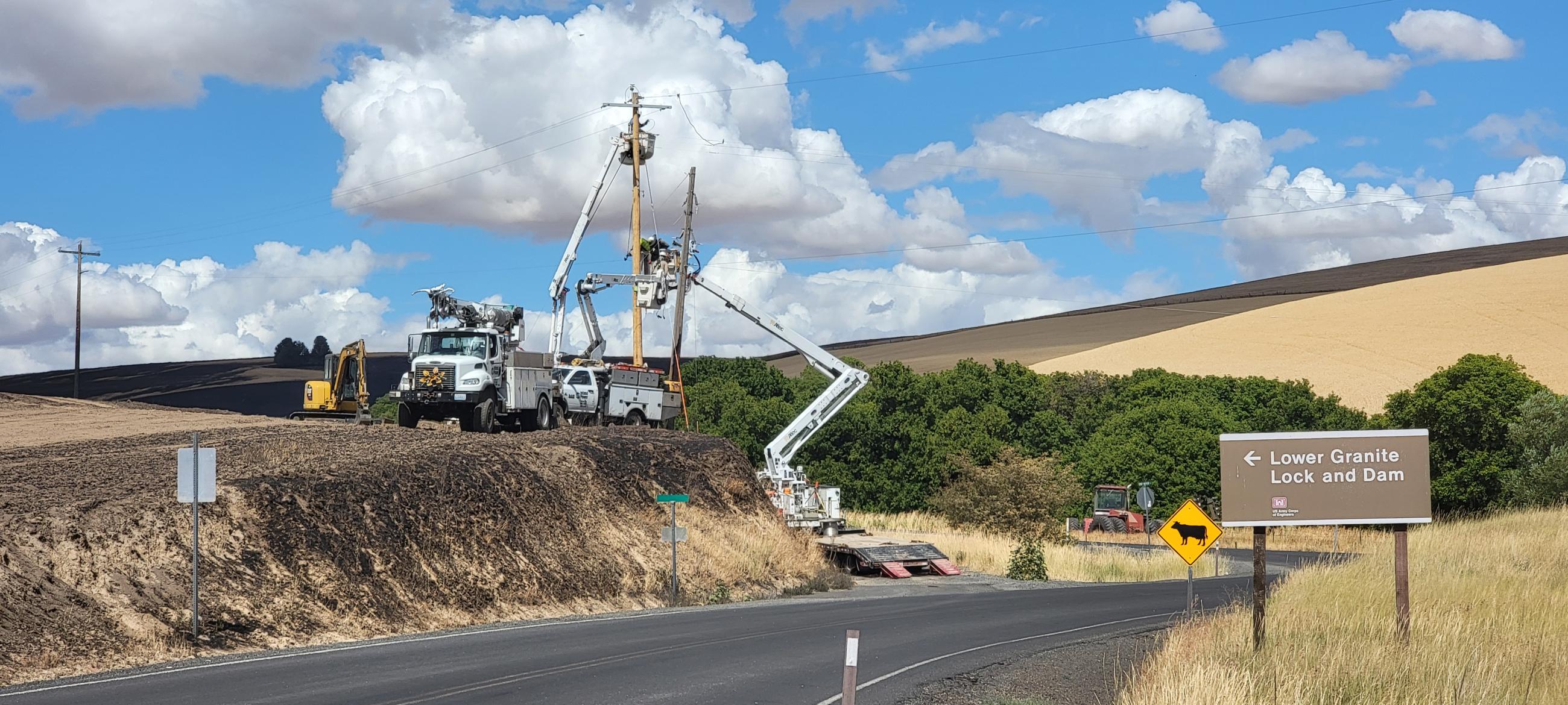 Lower Granite Fire_Power crew's repair transmission line 