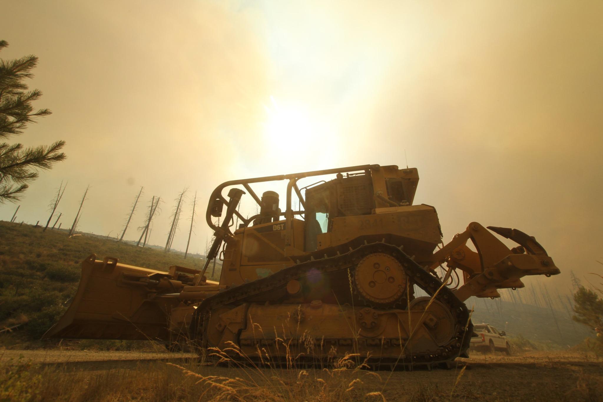 Dozer deployed on Falls Fire