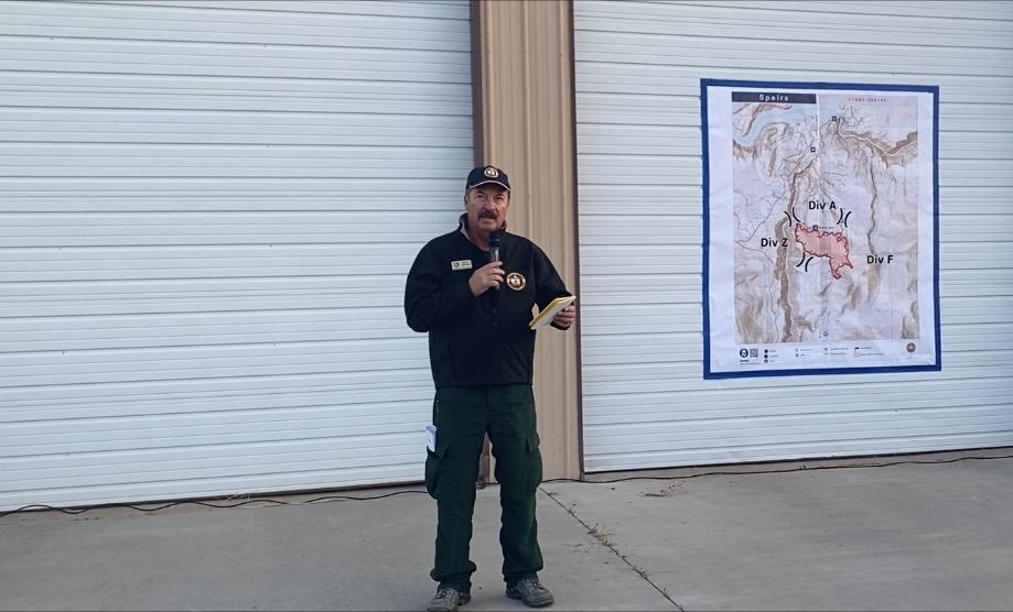 Brett Waters, Incident Commander briefs the firefighting resources on the Speirs Fire during morning briefing.