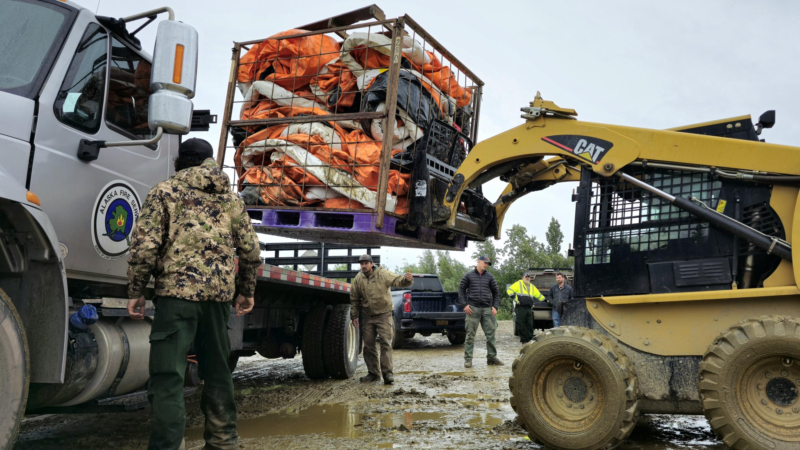 Forklift puts gear on pallets on truck