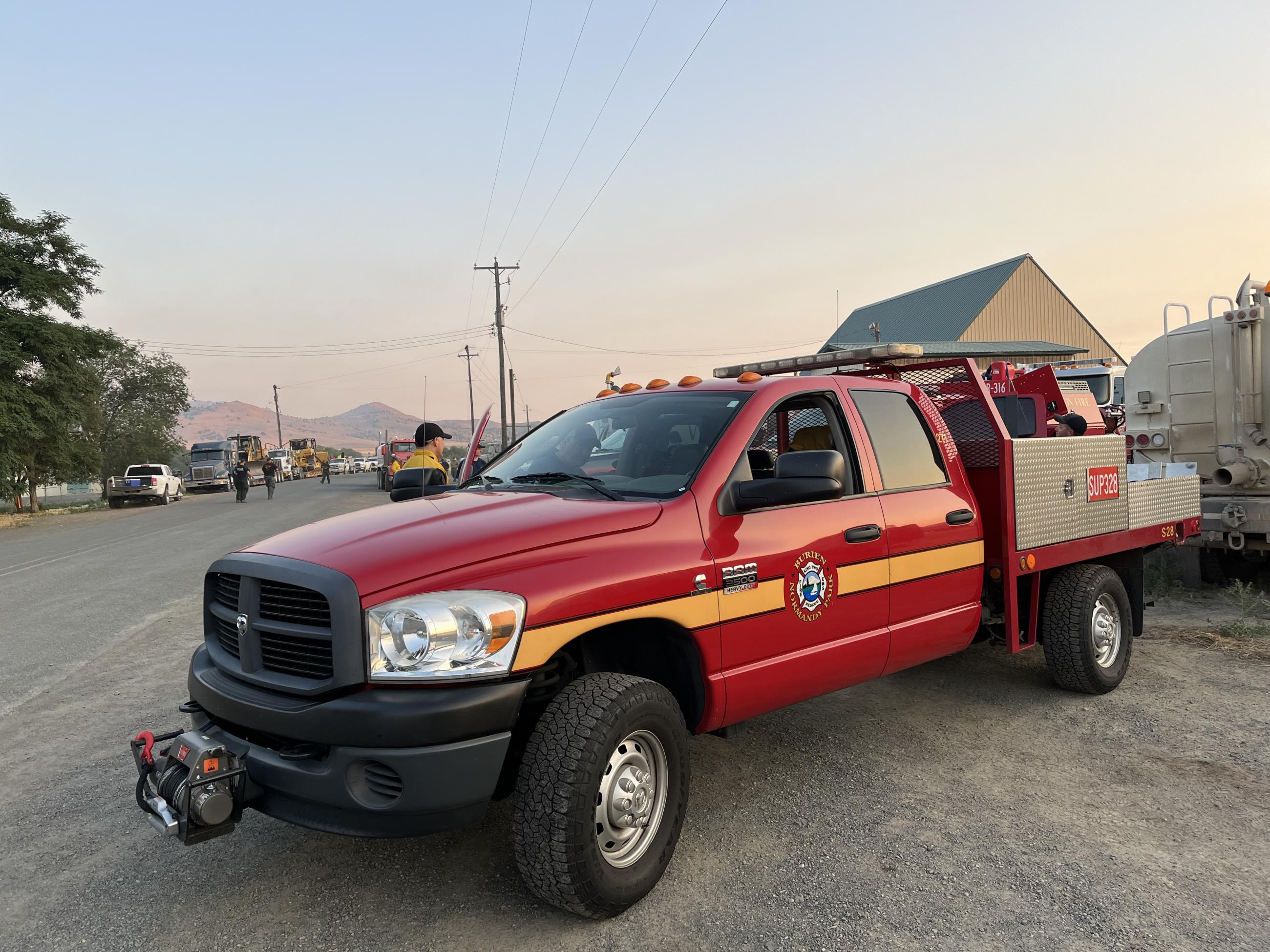 Crews prepare for morning briefing in Durkee, OR