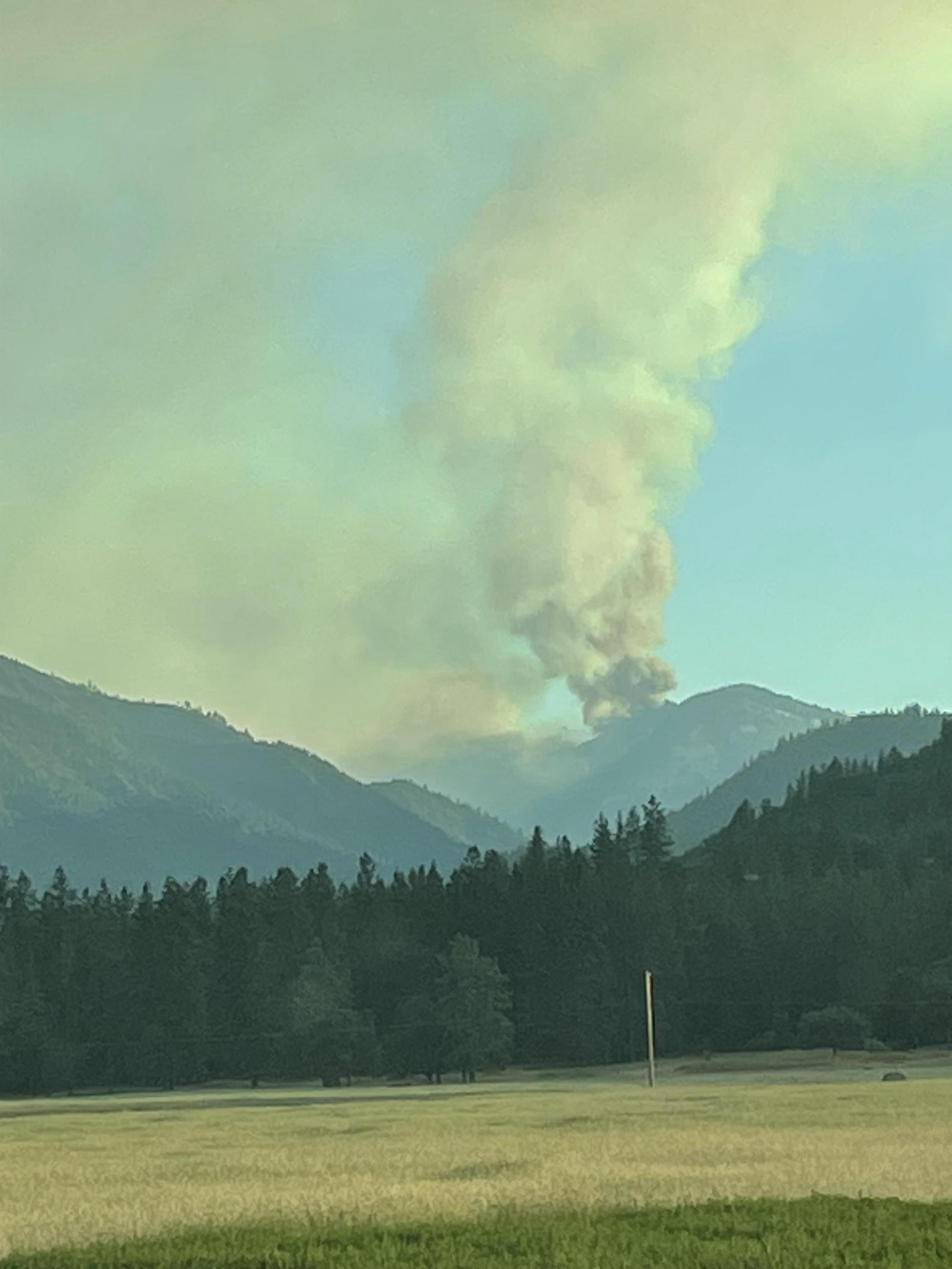 Smoke from Shelly Fire spotting over PCT July 6,2024