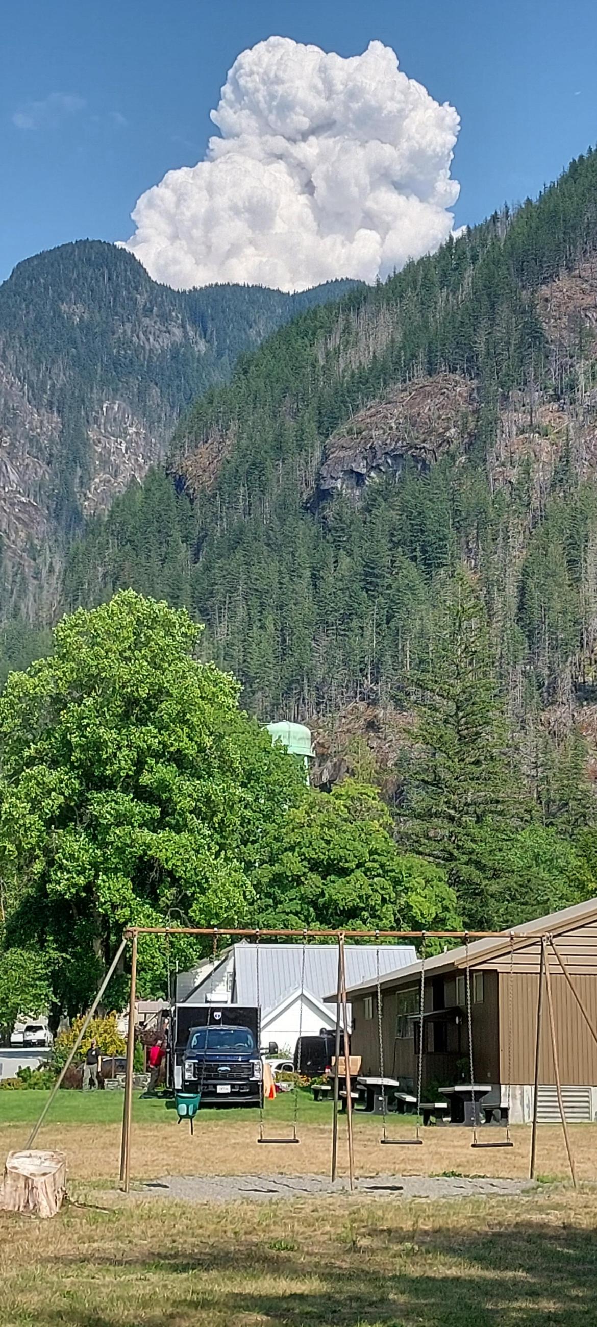 Ruby Fire smoke plume from Newhalem 8/11/24 about 1522