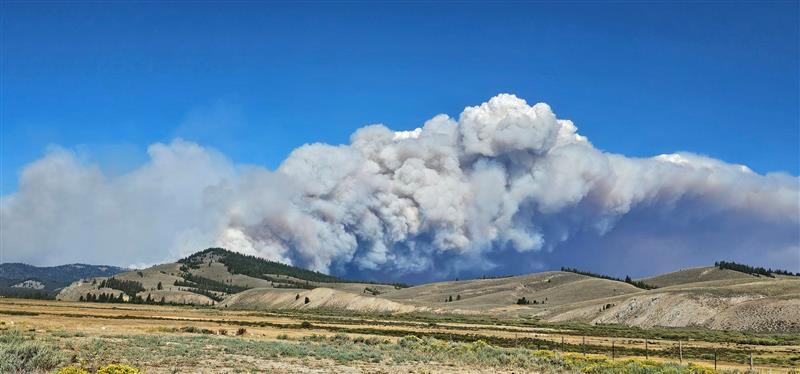 Very large smoke column leans over on Aug 23