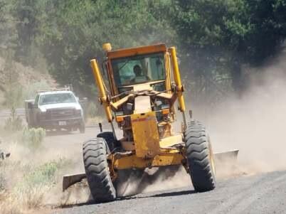 Road grader working on the Falls and Telephone Fires