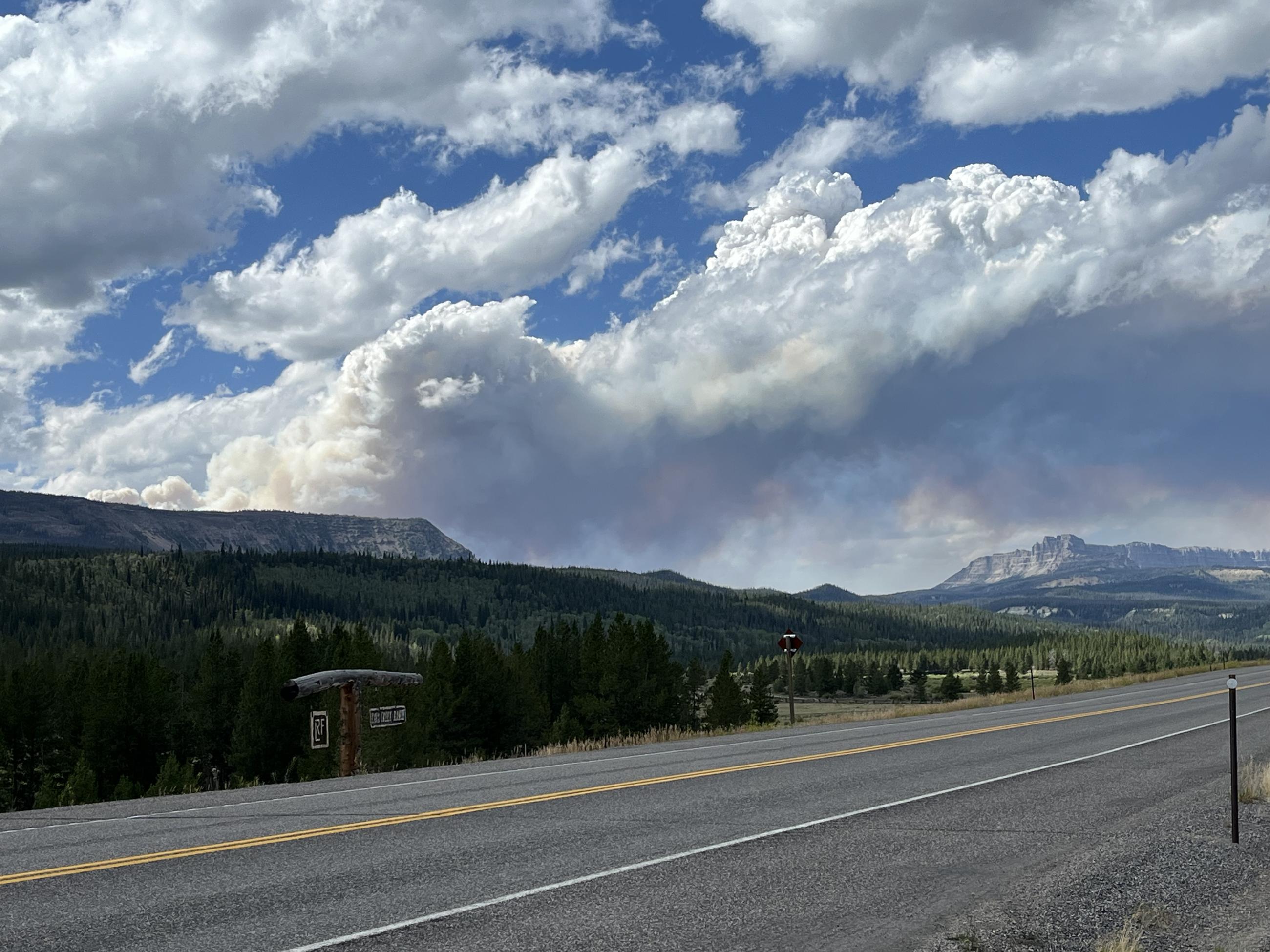 Smoke column with highway 