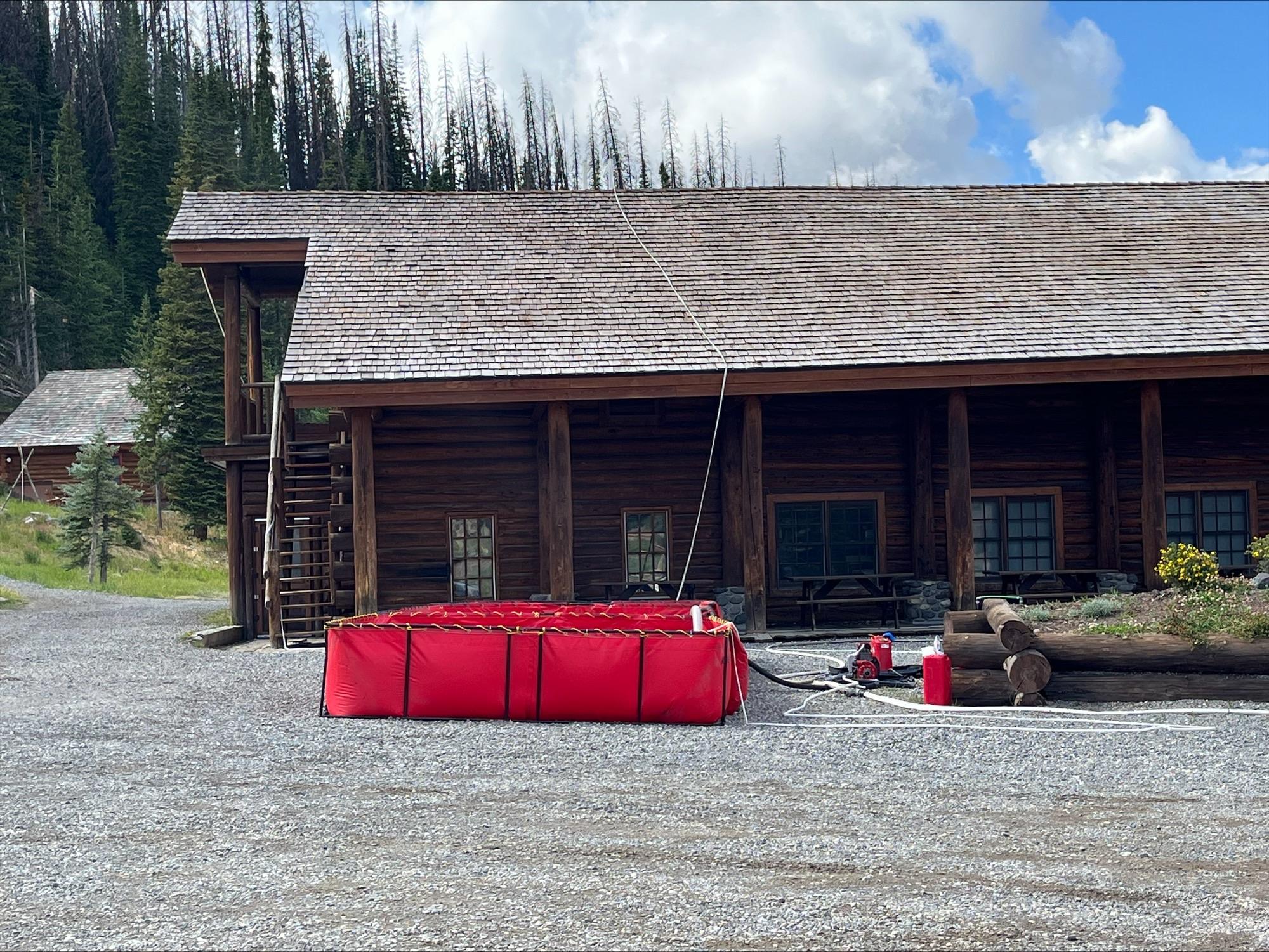 Lodge with water tank and hoses