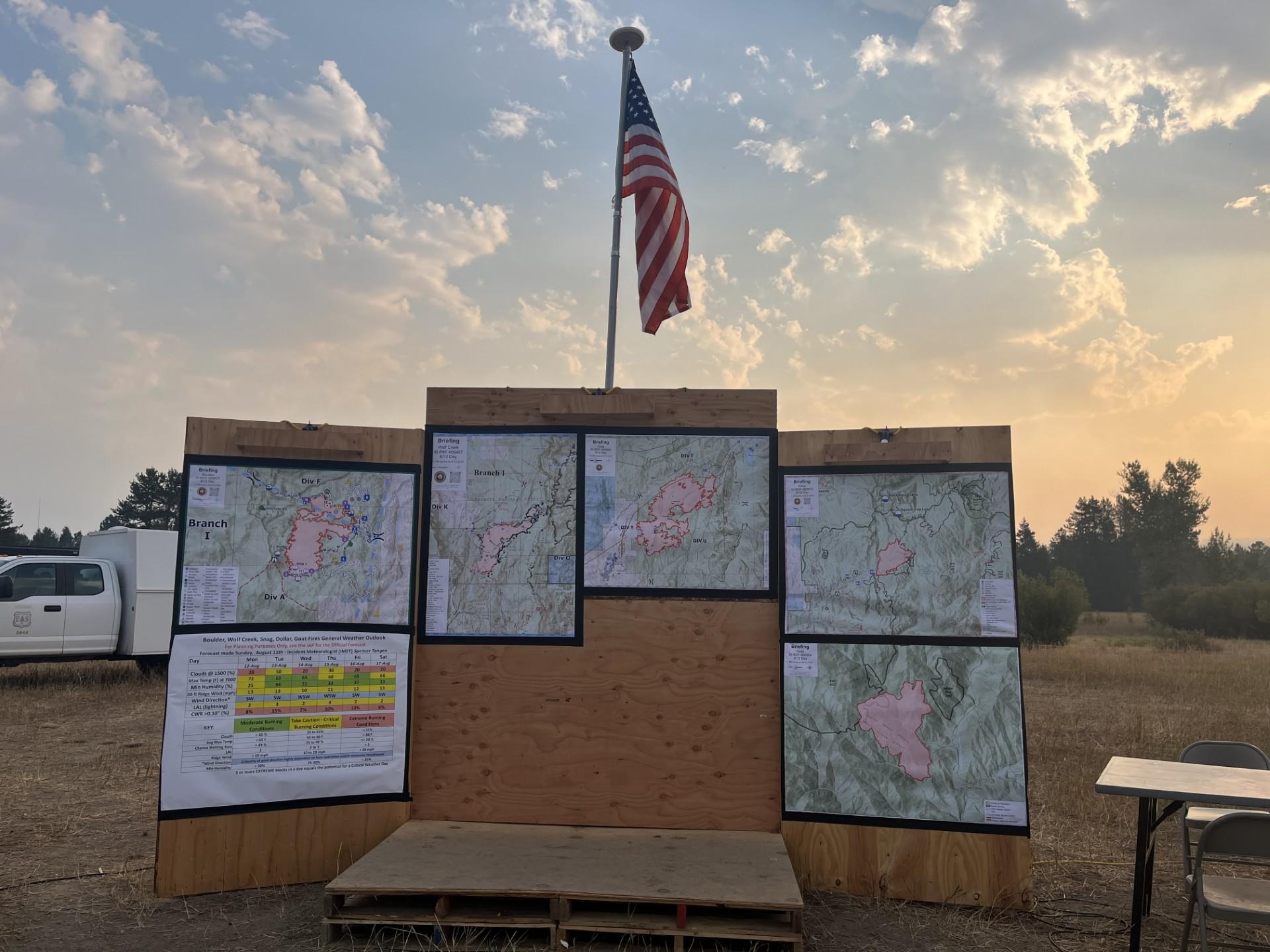 Image shows maps used for incident command briefings for the West Mountain Complex. 