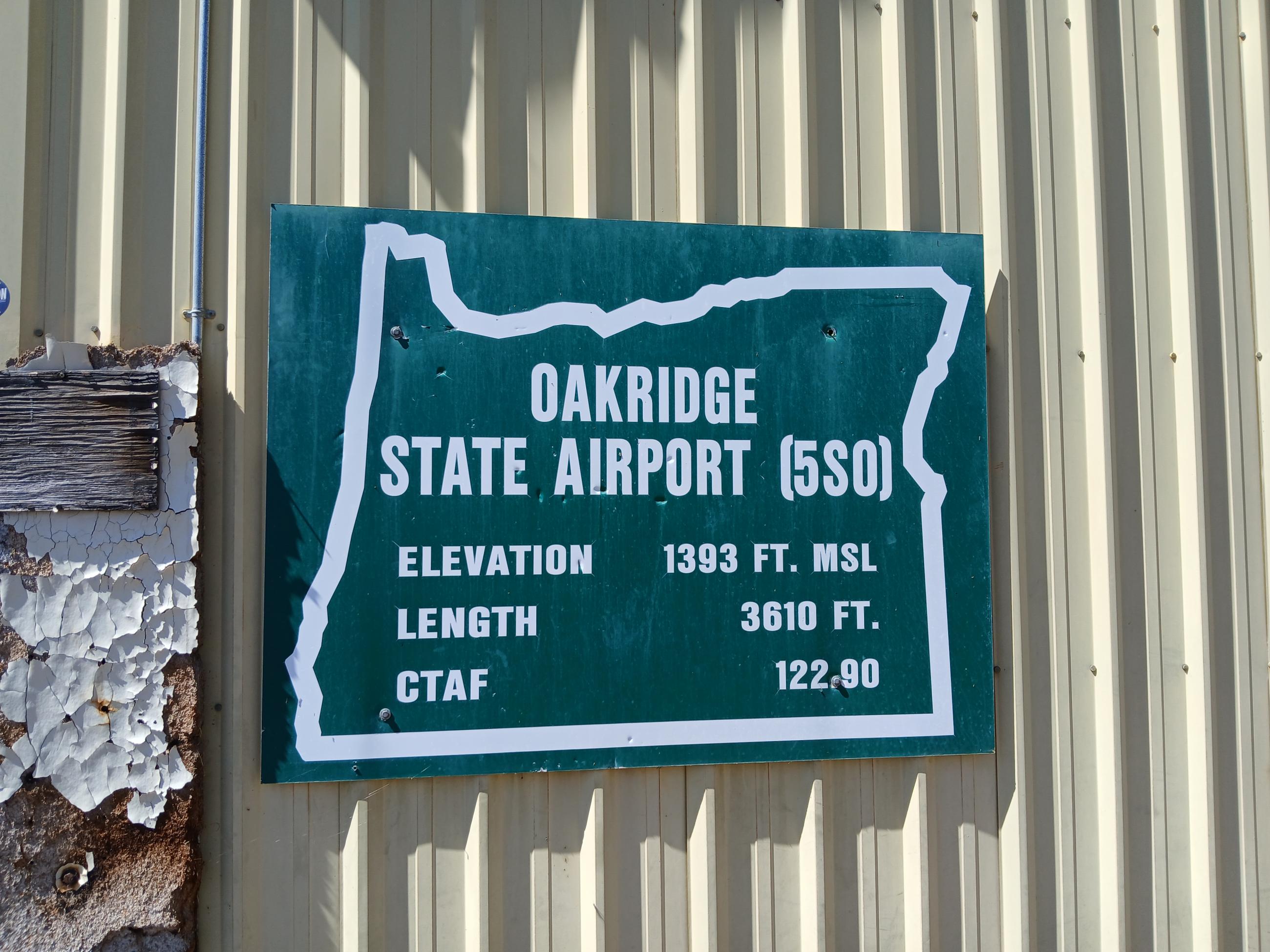 This photo shows the sign at Oakridge, Oregon airport where the incident helibase is located