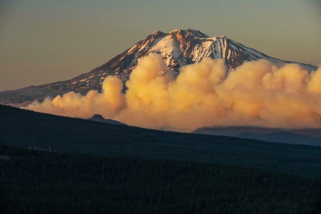 Smoke billowing from the Williams Mine Fire, with Mt. Adams behind it 8-11-24