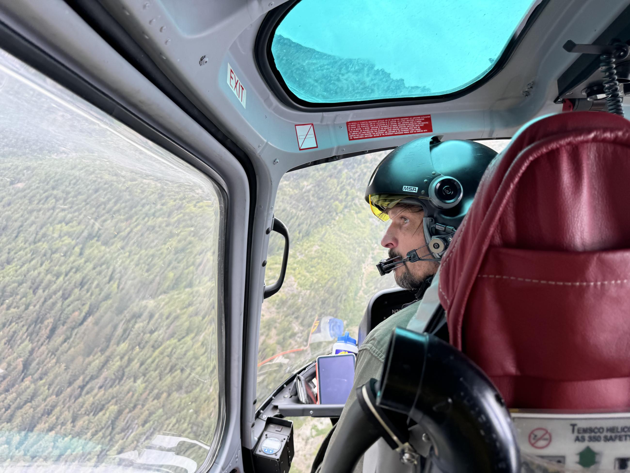 Helicopter Pilot navigates over Ruby Fire 