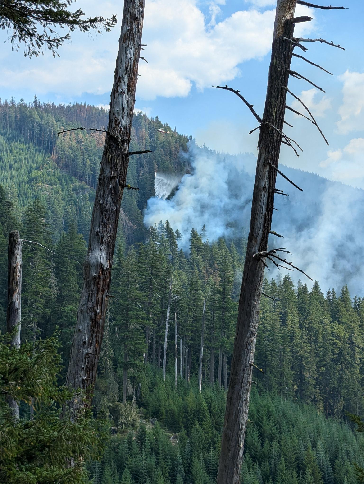 Water is being released from helicopter on the Moss Mountain Fire