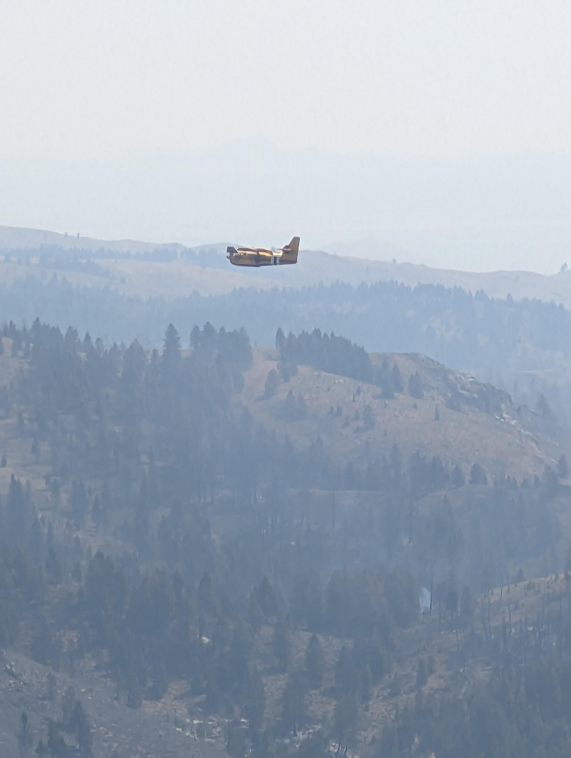 Tanker airplane flying over the Chimney Fire