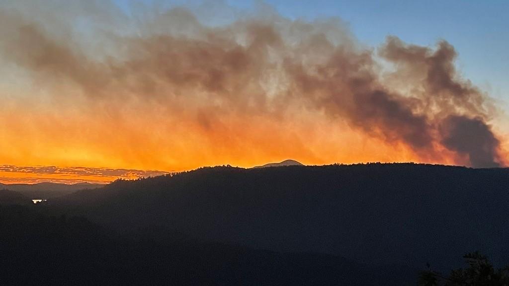 Line Fire - Fire Behavior September 30, 2024. Showing smoke from fire early this morning with sunrise in background