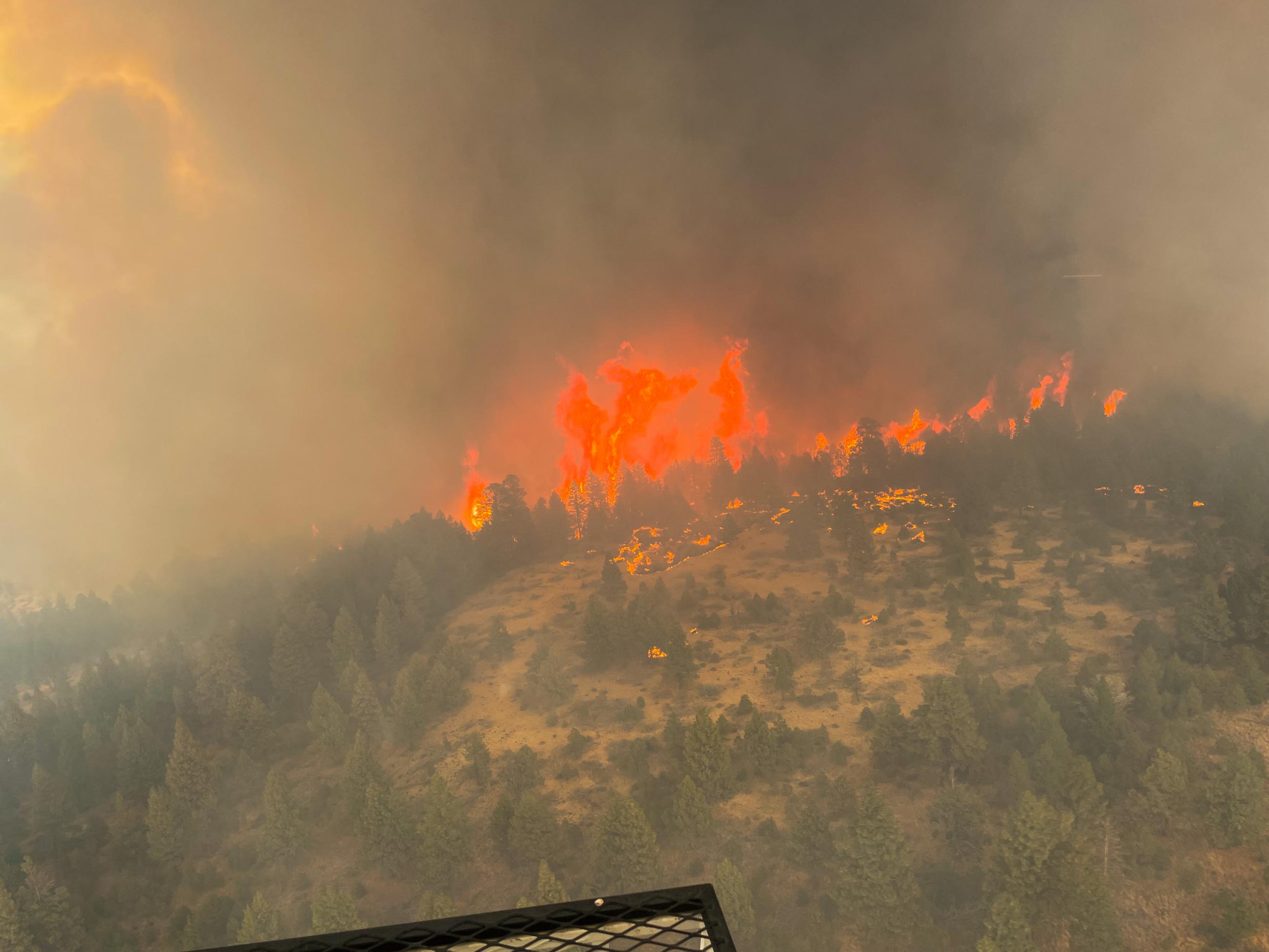 Active fire on the Wiley flat Fire with up to 50 feet flame heights. 