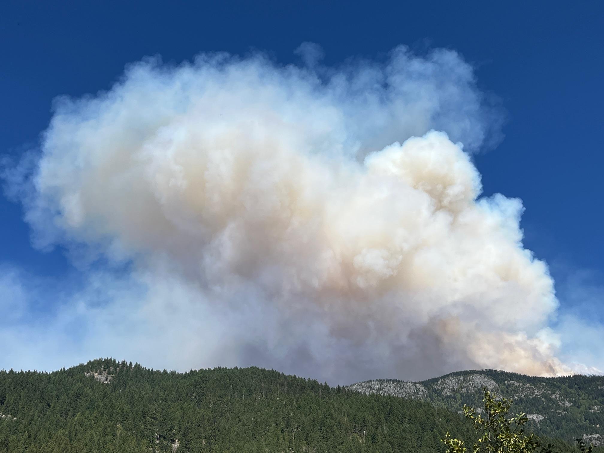 Large smoke cloud billowing from Ruby Mountain WA on Sept 5