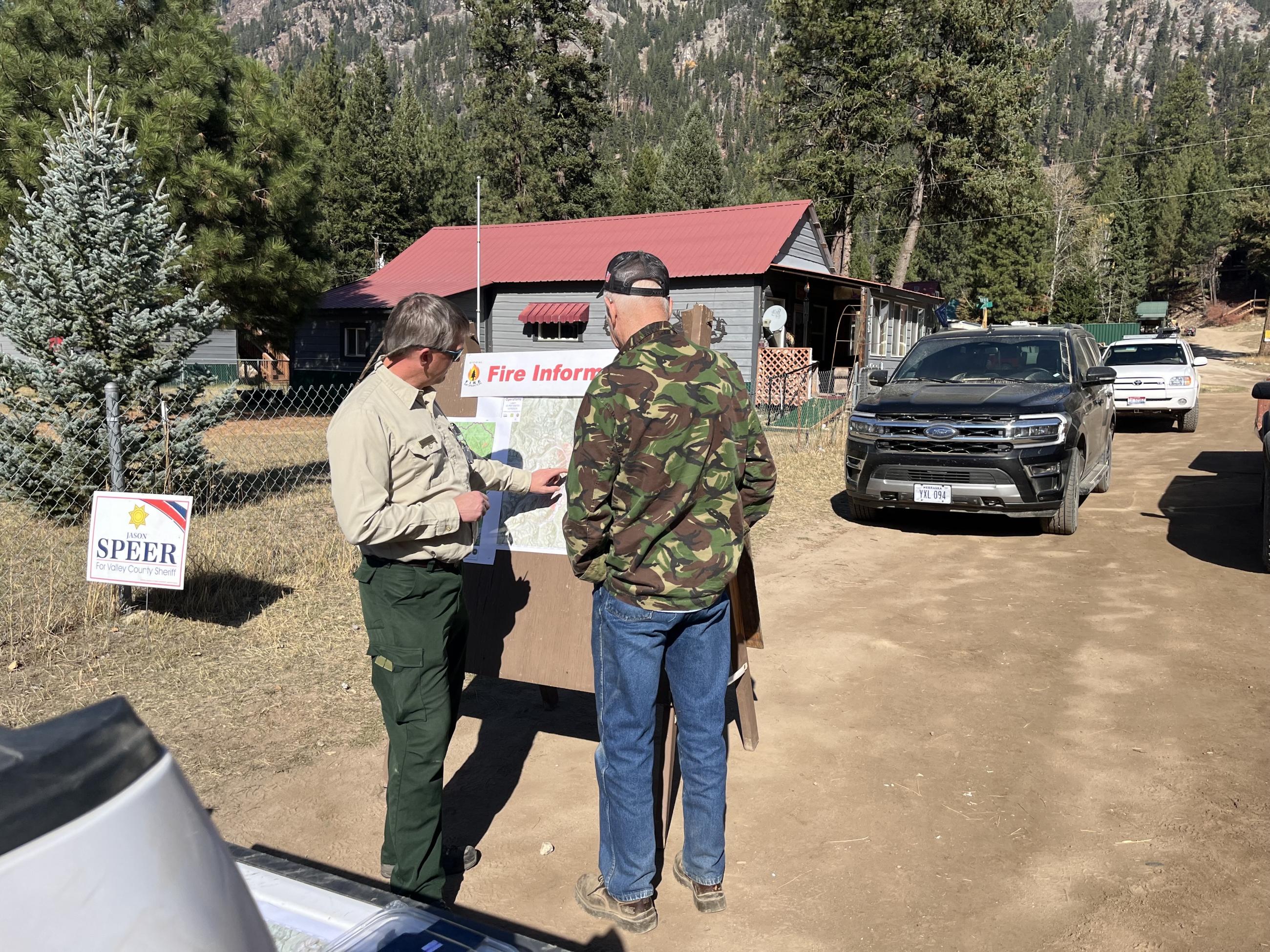 Dave Hogan, Krassel District Ranger discussing the Logan Fire with a member of the public.