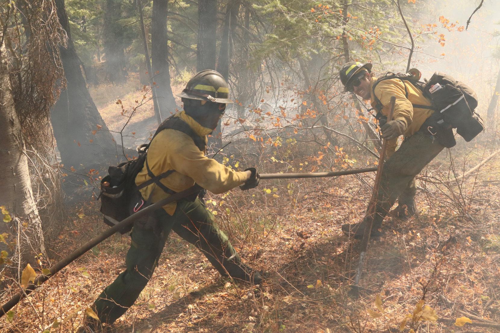 Heatseeker Engine Crew Pulls Hose