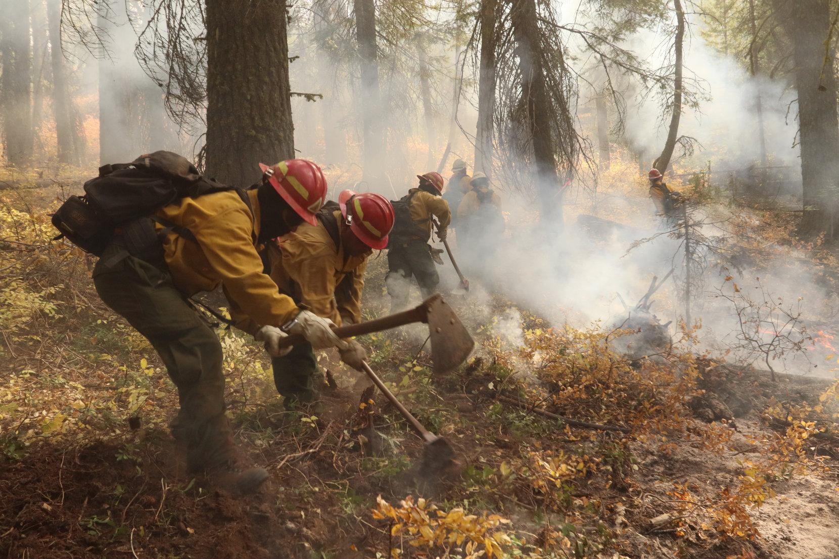 Torres Handcrew Digs Fireline on East Flank #2