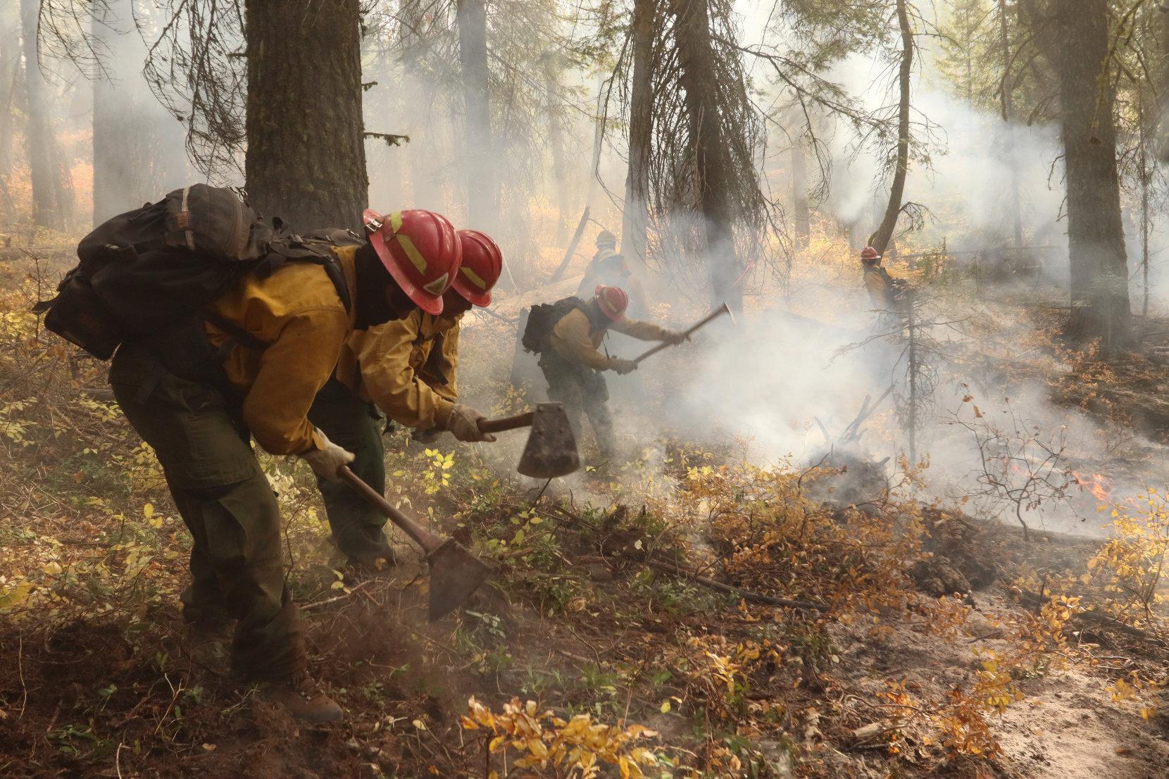 Torres Handcrew Digs Fireline on East Flank #3