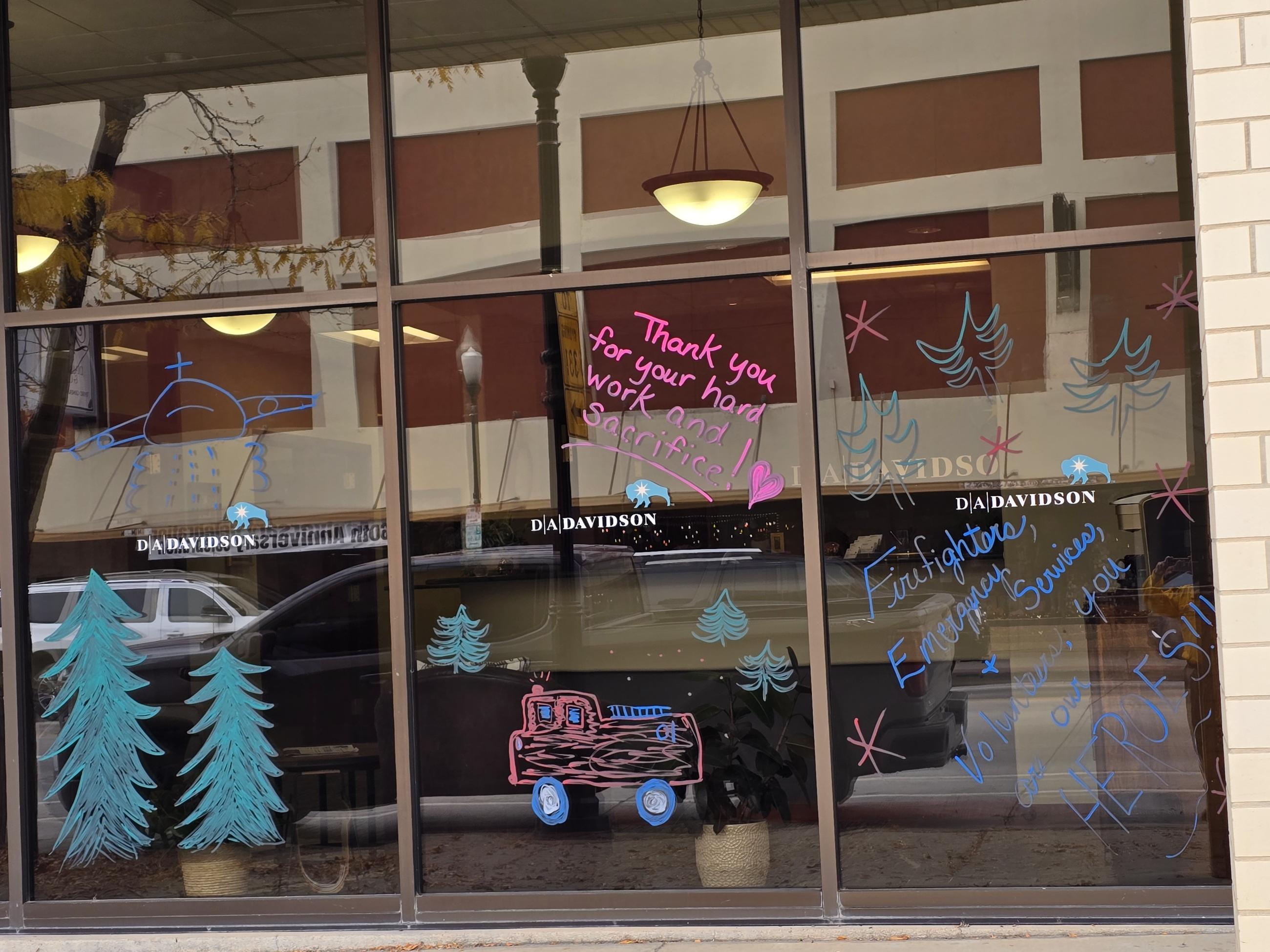 A business drew pretty artwork and thanks on their windows