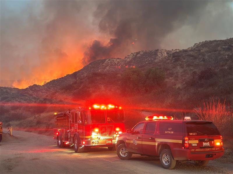 Showing Hughes Fire evening fire behavior on January 22, 2025