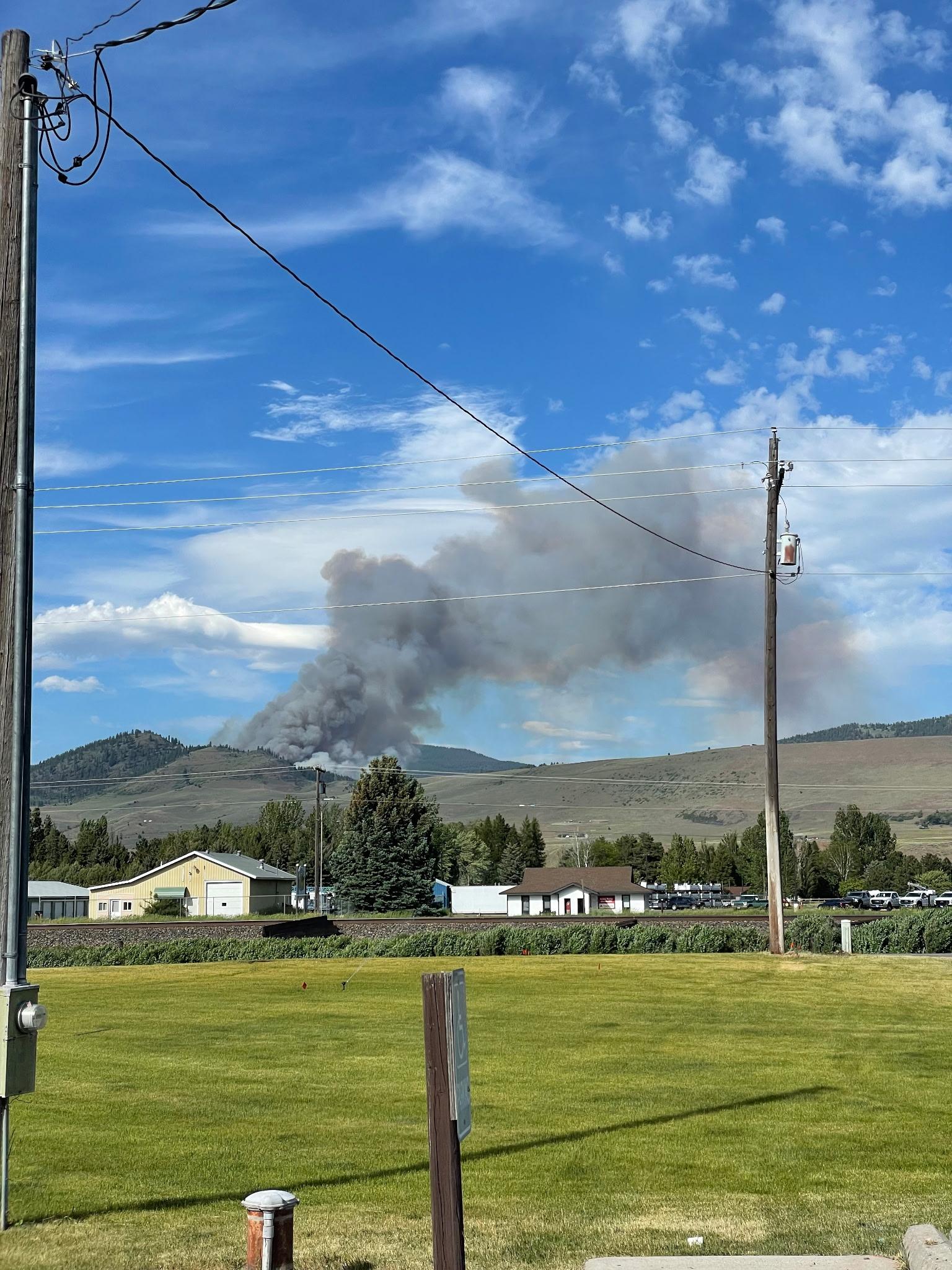 Banana Lake Fire smoke plumb on May 31, 2025